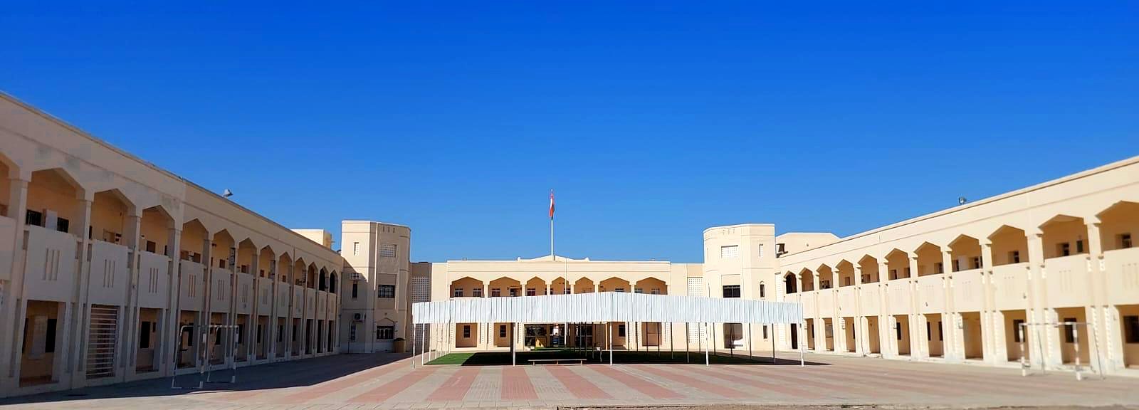 مبنى مدرسة عبدالله بن جعفر للتعليم الأساسي ٥–١٢